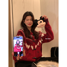 批发圣诞红色费尔岛提花高级感针织开衫女秋冬加厚减龄牛角扣毛衣外套