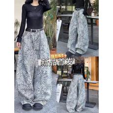 批发高街<b class='q'>时尚</b>豹纹印花阔腿牛仔裤女春季宽松结构休闲直筒显瘦拖地长裤