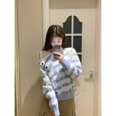 批发韩系慵懒感条纹时尚斜肩针织衫女秋冬露肩毛衣宽松显瘦设计感上衣