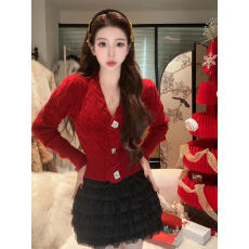 批发圣诞穿搭红色绞花v领毛衣<b class='q'>开衫</b>女冬季<b class='q'>短款</b>长袖针织外套氛围感上衣