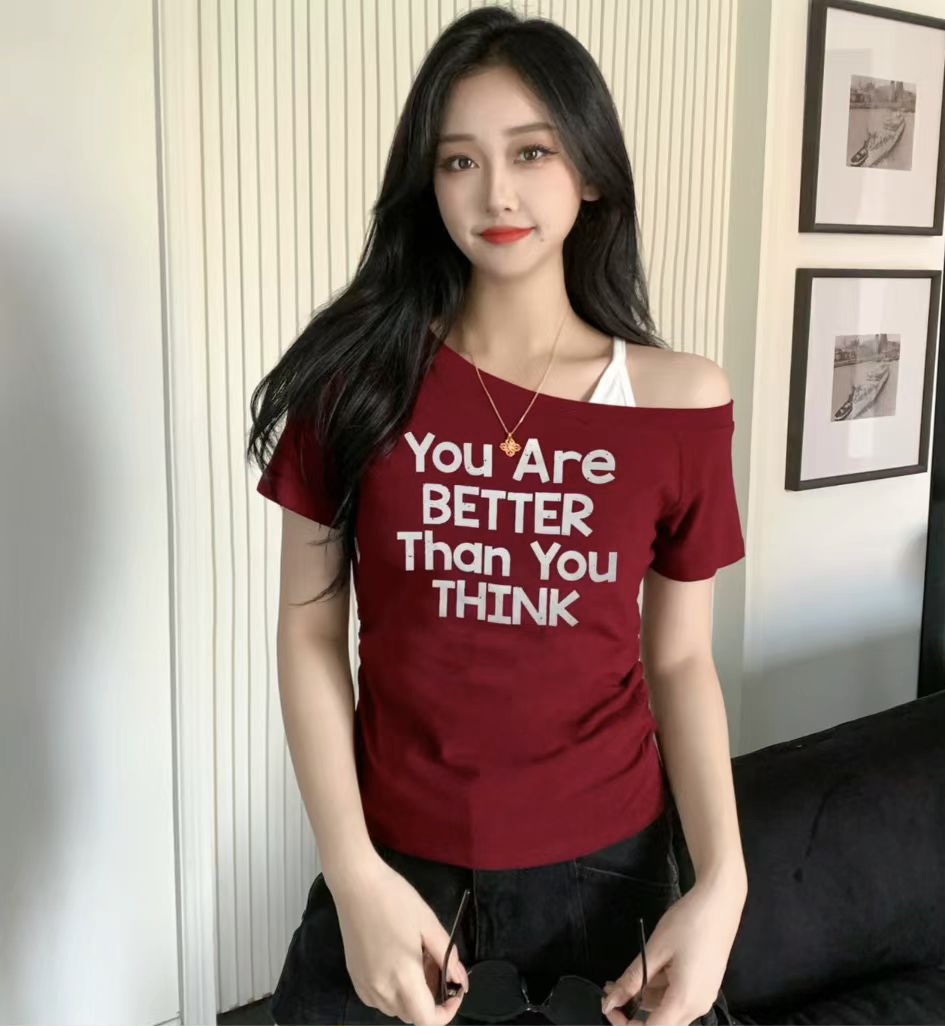 한국 스타일 새로운 비스듬한 어깨 슬립 알파벳 프린트 긴팔 티셔츠 측면 주름 허리 수축 슬림해 보이는 맨위