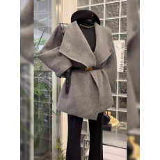 批发高级感灰色翻领<b class='q'>针织</b>外套女装2025秋冬新款独特超好看韩系休闲上衣