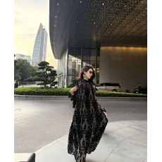 批发【美女专属 】自带贵气感黑色印花气质连衣裙