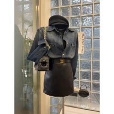 批发复古港风蓝色<b class='q'>牛仔</b>衬衫2026春装新款叠穿小个子正肩<b class='q'>上衣</b><b class='q'>外套</b>小衫女