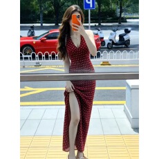 批发挂脖v领纯欲风开叉波点连衣裙2026年夏季新款高级感长裙裙子女装