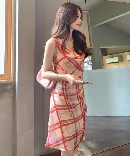 품격 치마 2026 여름 새로운 패션 복잡한 외국 가스 빨간색 민소매 체크무늬 흔들다 칼라 슬림해 보이는 섹시함 드레스