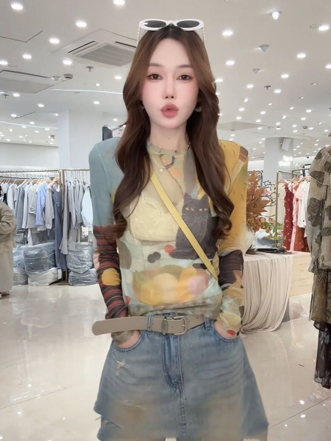 만화 고양이 프린트 라운드 넥 긴팔 티셔츠 여성 2026 봄 여름 새로운 한 부서 자이언트 잘 생긴 몸매 가꾸기 슬림해 보이는 맨위