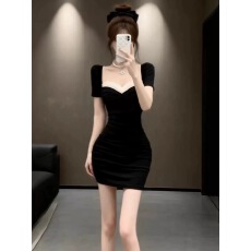 批发法式名媛气质显瘦黑色蕾丝方领连衣裙2026夏季新款辣妹包臀短裙女