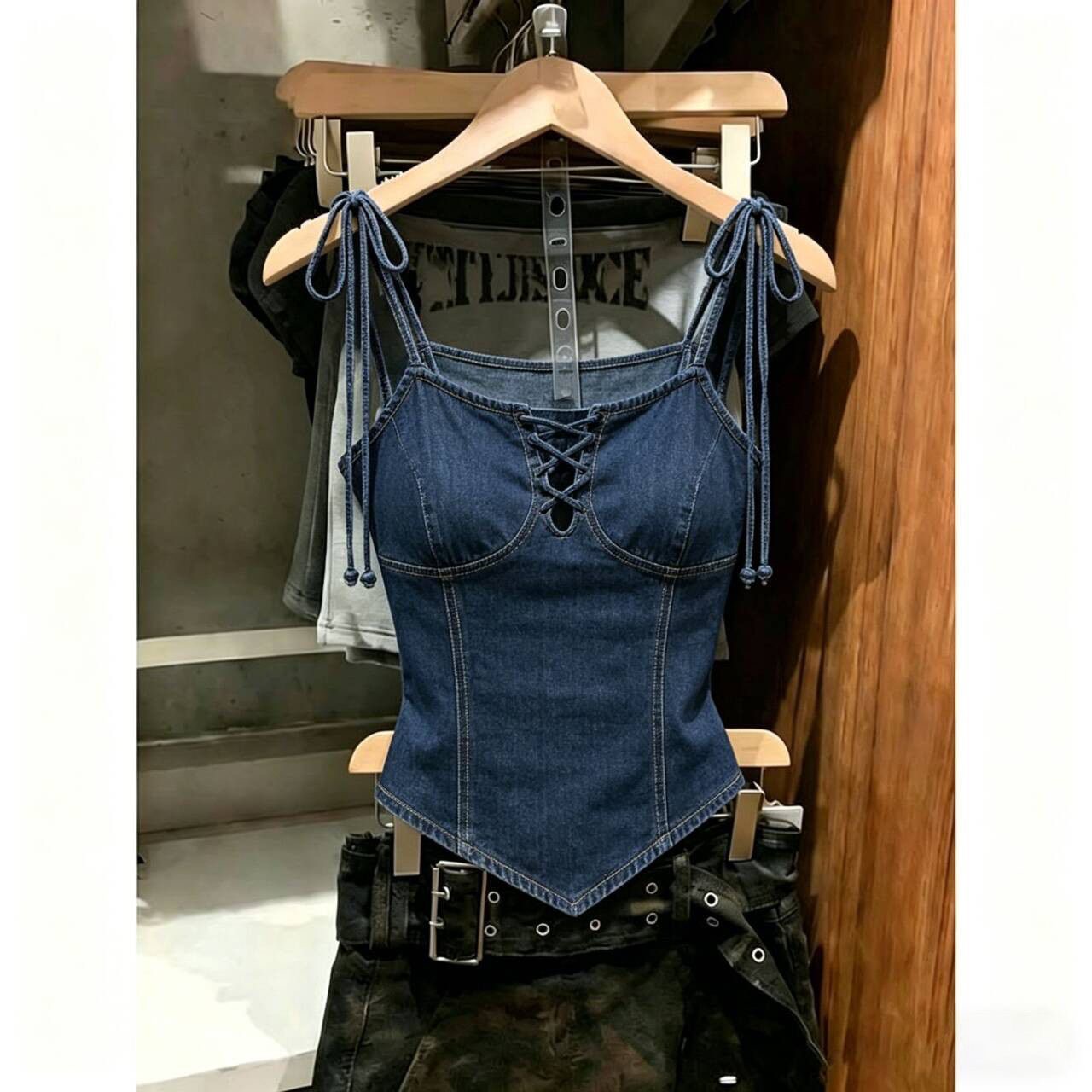 스트랩 디자인 데님 캐미솔 새로운 일본식 몸매 가꾸기 슬림해 보이는 품격 다용도 홀로우 아웃 섹시함 맨위 서비스