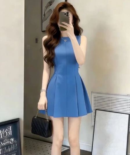 빛 요리 한 바람 품격 파란색 민소매 드레스 2026 여름 새로운 작은 대중 다용도 허리 수축 한 마디 미니 스커트 여성 의류