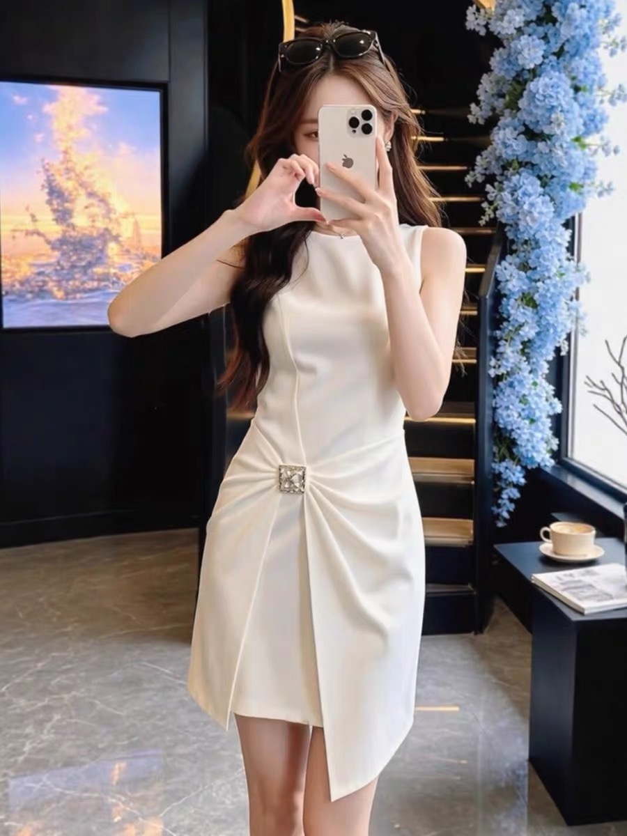 작은 대중 아니요 명중 섹션 품격 화이트 민소매 조끼 여성 드레스 2026 여름 새로운 핫걸 불규칙 미니 스커트