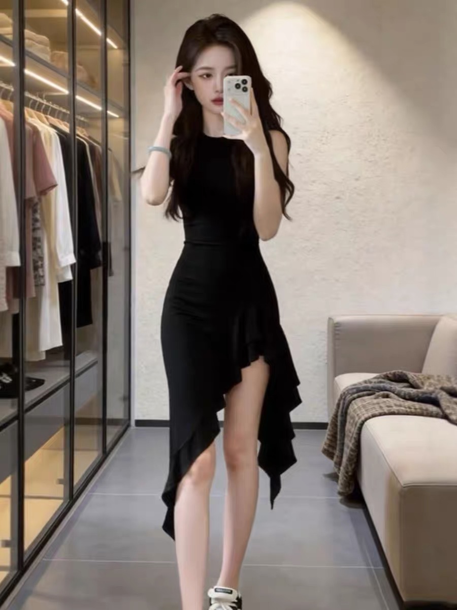 검정색 민소매 조끼 불규칙 올해 인기 드레스 2026 여름 새로운 프랑스식 품격 치마 여성 의류