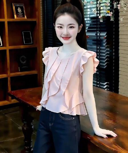 부드러운 바람 품격 핑크색 프릴 민소매 셔츠 여성 의류 2026 여름 새로운 슬림해 보이는 연령 감소 핫걸 맨위
