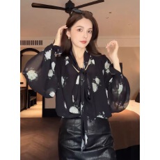 批发法式轻奢黑色碎花<b class='q'>衬衫</b>女2026早秋新款长袖V领系带设计感优雅上衣