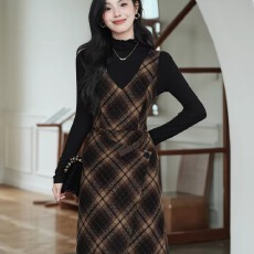 批发法式复古秋冬毛呢连衣裙套装女老钱风高级感收腰格纹<b class='q'>背心</b>裙