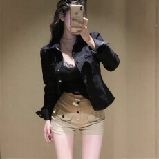 批发韩系设计感扣子休闲裤女夏季新款韩版小众短裤气质高腰<b class='q'>显瘦</b>热裤