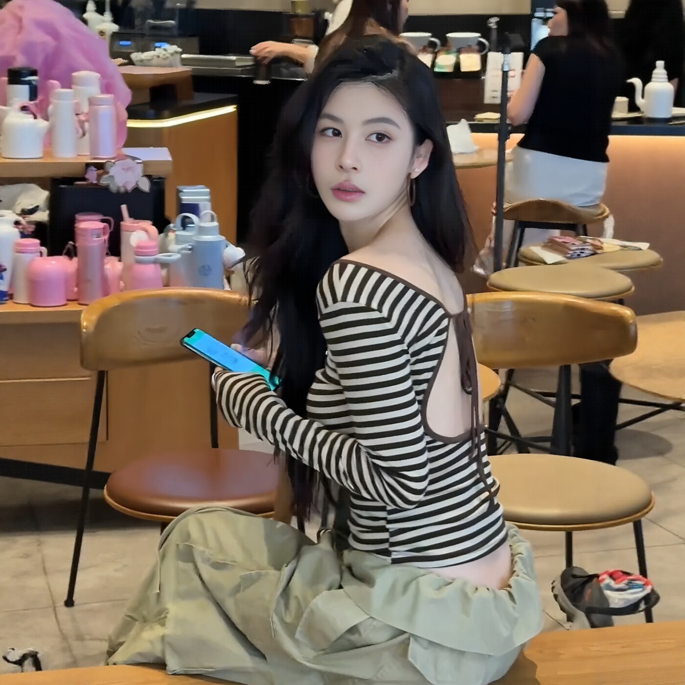 한국 스타일 배색 스트라이프 백리스 스트랩 긴팔 티셔츠 여성 여름 디자인 센스 몸매 가꾸기 슬림해 보이는 자외선 차단 블라우스 맨위