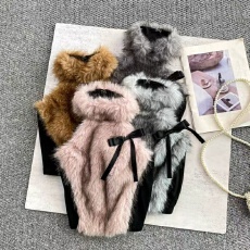 批发实拍实价不减毛毛拼接T恤女热辣妹性感半高领紧身背心