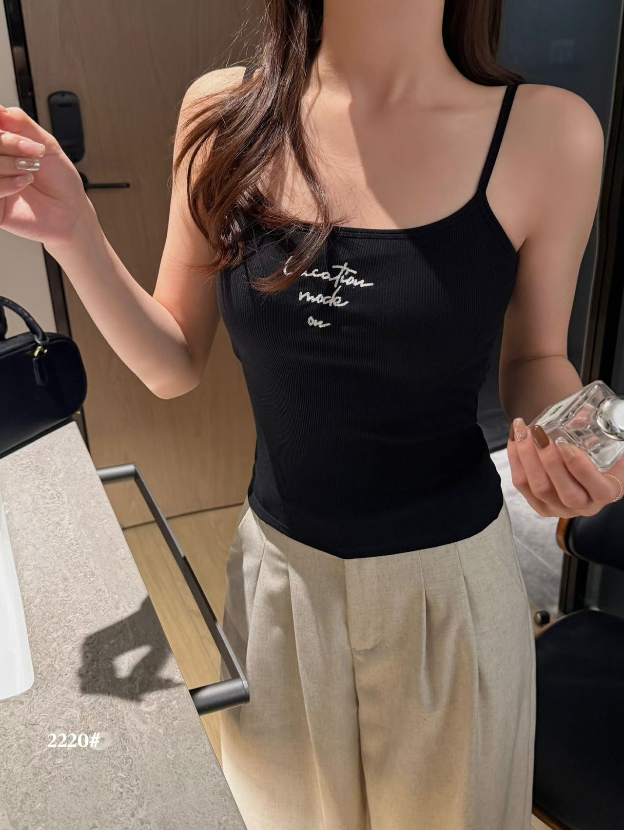 정가 감소되지 않음 아메리칸 레트로 핫걸 캐미솔 여름 몸매 가꾸기 신축성 인사이드 가져 가라. 쇼트 스타일 민소매 맨위