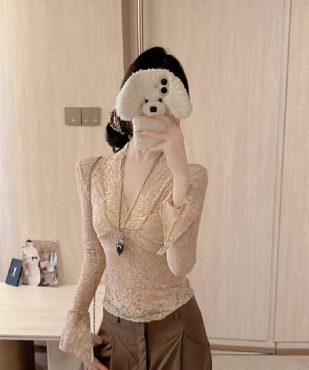 실사 정가 감소되지 않음 가을 화이트 V넥 긴팔 레이스 티셔츠 여성 순수한 욕망 섹시함 몸매 가꾸기 얇은 스타일 만나는 맨위