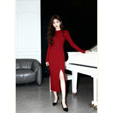 批发<b class='q'>韩国</b>2025冬季气质黑色连衣裙毛衣裙针织连衣裙设计感显瘦长裙女