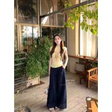 批发<b class='q'>韩版</b>气质软糯风卡通印花圆领设计感弹力百搭显瘦洋气无袖针织上衣