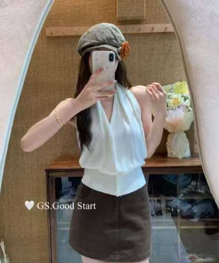 봄 여름 새로운 디자인 센스 품격 패션 V넥 조끼 스트랩 민소매 니트 맨위 여성