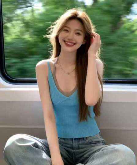 디자인 센스 파란색 행침 목 페이크 레이어드 민소매 슬립 여성 여름 외출용 자이언트 잘 생긴 얼음 실크 니트 조끼 맨위