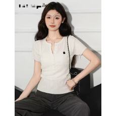 批发白色半开领薄款<b class='q'>针织衫</b>短袖T恤女2026夏季修身V领正肩上衣