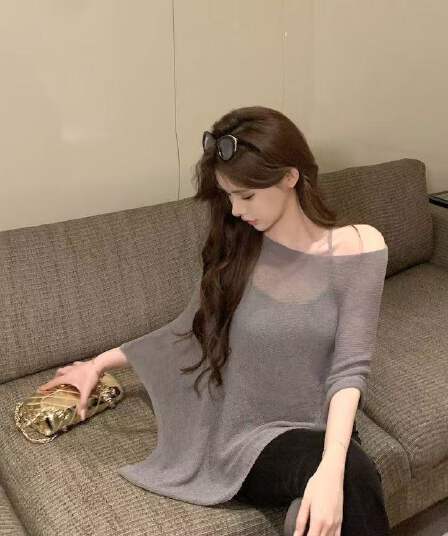느긋한 바람 풀오버 불규칙 루즈핏 망토 비스듬한 어깨 니트 2026 새로운 여름 얇은 스타일 자외선 차단 블라우스 맨위