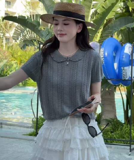 프랑스식 회색 베이비 칼라 얼음 실크 반팔 니트 스웨터 여성 2026 여름 새로운 달콤함 품격 루즈핏 맨위 트렌디