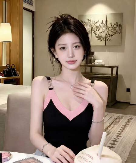 아메리칸 섹시함 핫걸 배색 니트 조끼 여성 아모이 2026 섹션 몸매 가꾸기 고유 한 Chic 슬림해 보이는 슬립 맨위
