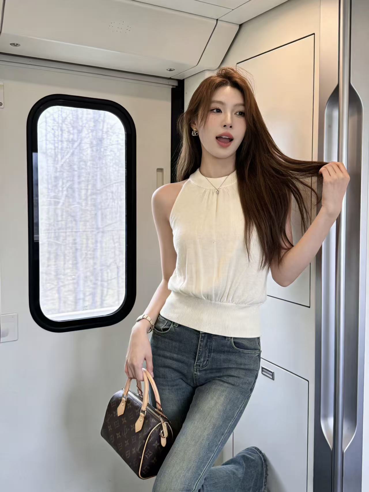 프랑스식 품격 민소매 캐미솔 여름 새로운 외출용 2026 새로운 허리 수축 슬림해 보이는 디자인 센스 맨위