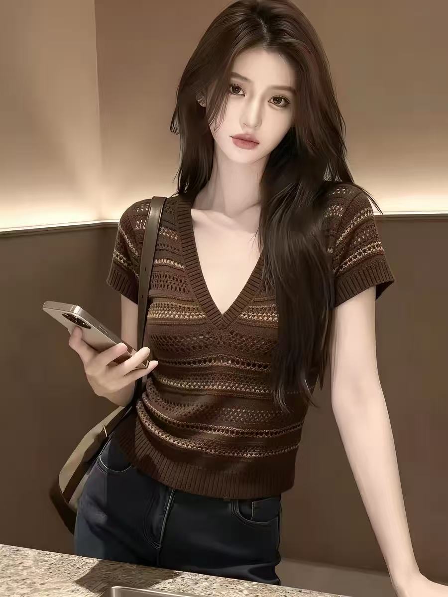한 부서 커피 색상 스트라이프 V넥 반팔 니트 기본 셔츠 여성 여름 디자인 센스 고유 한 몸매 가꾸기 얼음 실크 짧은 맨위