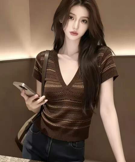 한 부서 커피 색상 스트라이프 V넥 반팔 니트 기본 셔츠 여성 여름 디자인 센스 고유 한 몸매 가꾸기 얼음 실크 짧은 맨위