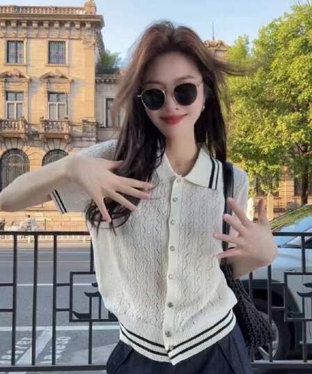 한 부서 스트라이프 홀로우 아웃 POLO 칼라 니트 스웨터 반팔 티셔츠 여성 여름 높은 품질 고유 한 아름다운 긍정적 인 어깨 의류