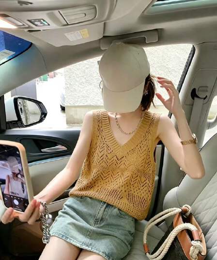 느긋한 홀로우 아웃 V넥 니트 조끼 여성 2026 여름 새로운 민소매 스택 착용 몸매 가꾸기 슬림해 보이는 품격 맨위 트렌디