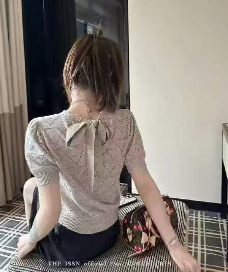 닝 부문 라운드 넥 홀로우 아웃 스트랩 반팔 니트 스웨터 여성 여름 한 부서 루즈핏 슬림해 보이는 쇼트 스타일 허리 수축 티셔츠 맨위