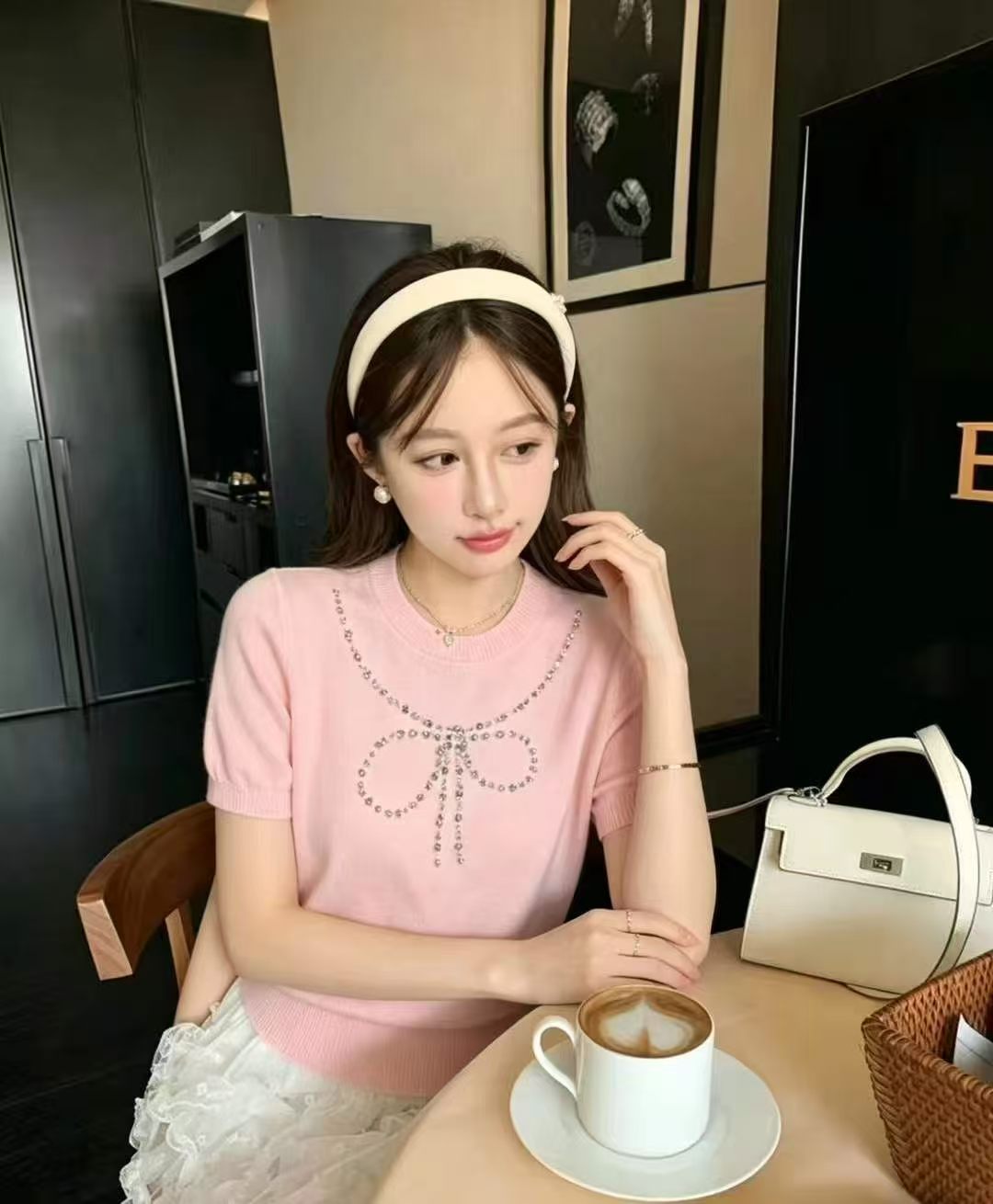 한 부서 디자인 센스 나비 매듭 진주 반팔 셔츠 여성 여름 새로운 슬림해 보이는 맨위