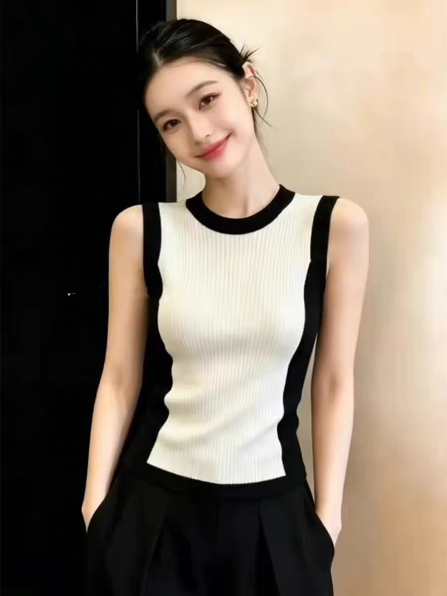 프랑스식 미니멀리즘 배색 라운드 넥 민소매 허리 수축 조끼 여성 2026 여름 디자인 센스 다용도 슬림해 보이는 연령 감소 맨위