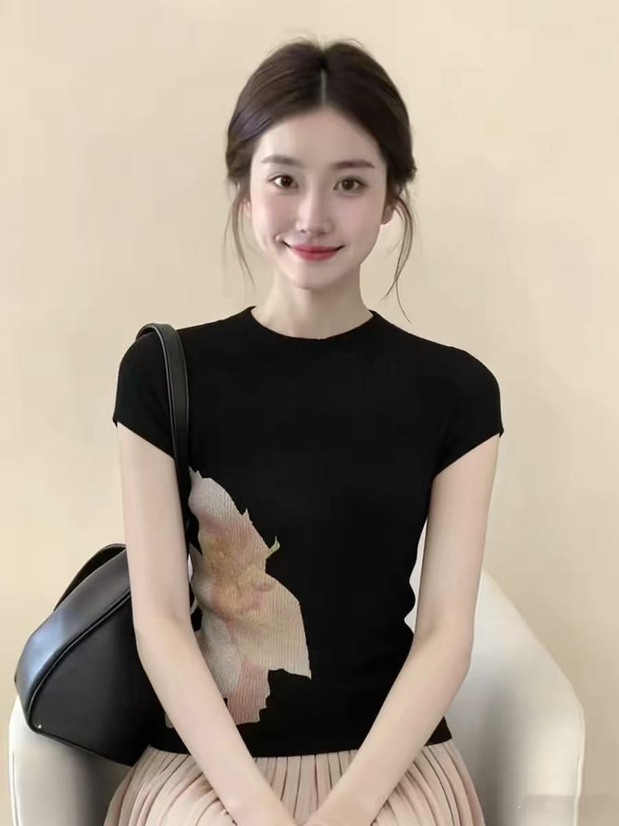 한 부서 수채화 꽃 프린트 몸매 가꾸기 반팔 니트 스웨터 여성 여름 새로운 슬림해 보이는 다용도 디자인 센스 맨위 트렌디