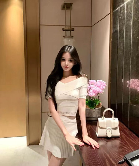 순수한 욕망 품격 여름 작은 흰색 꽃 니트 세트 여성 봄 여름 새로운 오프숄더 맨위 플리츠 스커트 두 조각