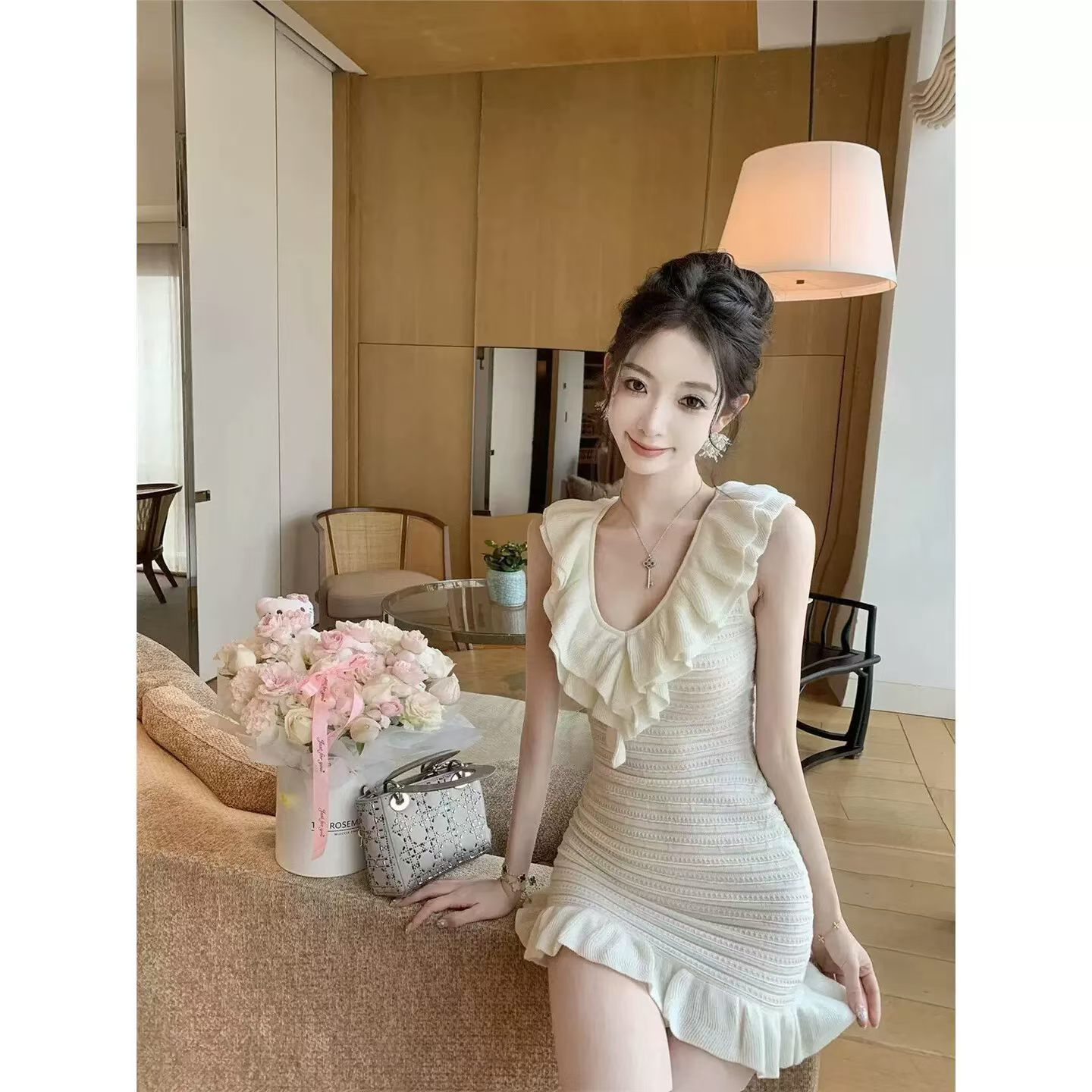 프랑스식 품격 명문 여성 V넥 프릴 니트 조끼 여성 드레스 여름 새로운 부드러운 타이트 스커트 짧은 치마