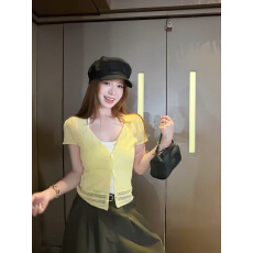 批发韩系黄色V领镂空<b class='q'>针织</b><b class='q'>开衫</b>短袖T恤女夏季薄款巨好看的独特漂亮上衣