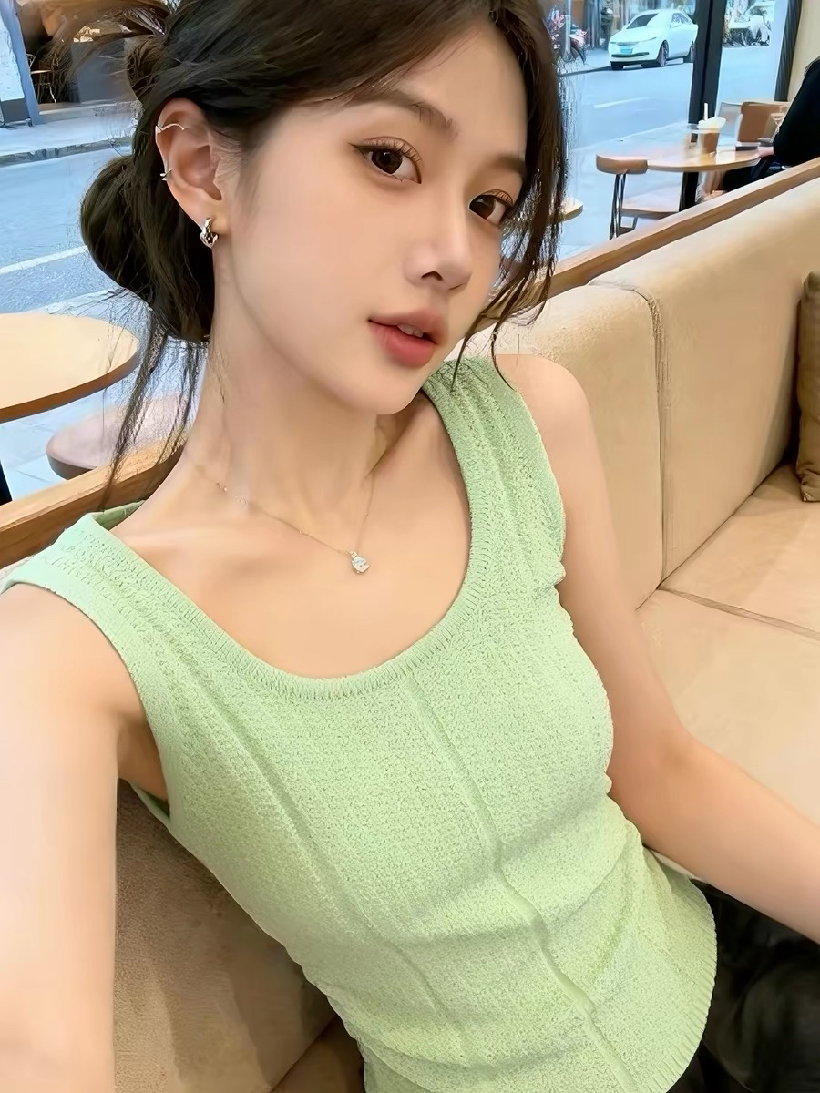 한 부서 레트로 민소매 니트 조끼 여성 2026 여름 새로운 녹색 슈퍼 몸매 가꾸기 슬림해 보이는 다용도 출퇴근 맨위