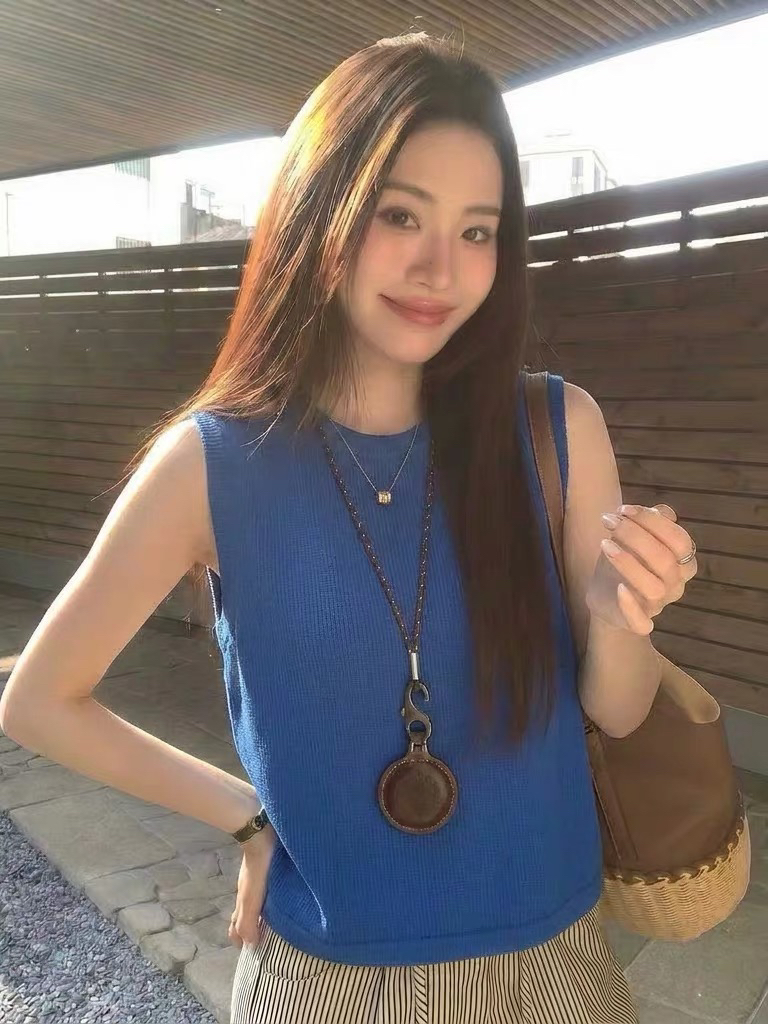 도파민 파란색 캐미솔 외출용 2026 새로운 여름 빅 사이즈 지방 mm 슬림해 보이는 인사이드 가져 가라. 민소매 맨위