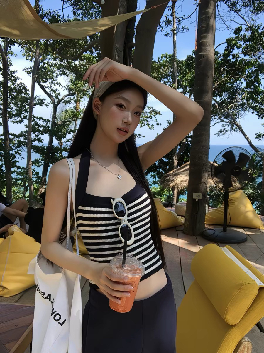 레드 맨 파빌리온 캐미솔 2026 새로운 여름 외출용 아름다움 뒤로 핫걸 스트라이프 쇼트 스타일 민소매 행침 목 맨위 여성