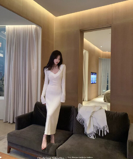 가을 겨울 새로운 한국 스타일 레트로 V넥 롱 코트 니트 드레스 여성 레저 느긋한 슬림해 보이는 타이트 스커트 기본 스커트