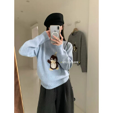 批发<b class='q'>可爱</b>风浅蓝灰色米白圆领长袖企鹅图案毛针织衫 减龄百搭
