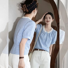批发巨好看蓝色蕾丝拼接圆领<b class='q'>衬衫</b>女2026夏装新款<b class='q'>韩版</b>时尚泡泡袖上衣女